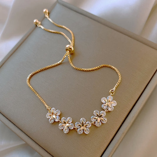 2022 New Design Shinning CZ Flowers Pendant Charm Bracelets for Women Girls Gold Color Metal Floral Bracelet Wedding Jewelry