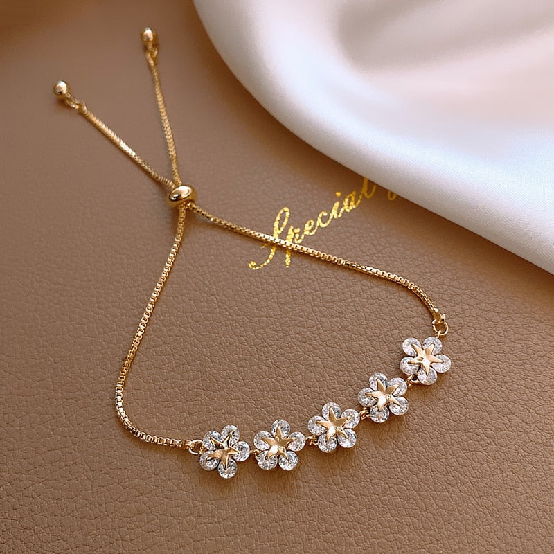 2022 New Design Shinning CZ Flowers Pendant Charm Bracelets for Women Girls Gold Color Metal Floral Bracelet Wedding Jewelry